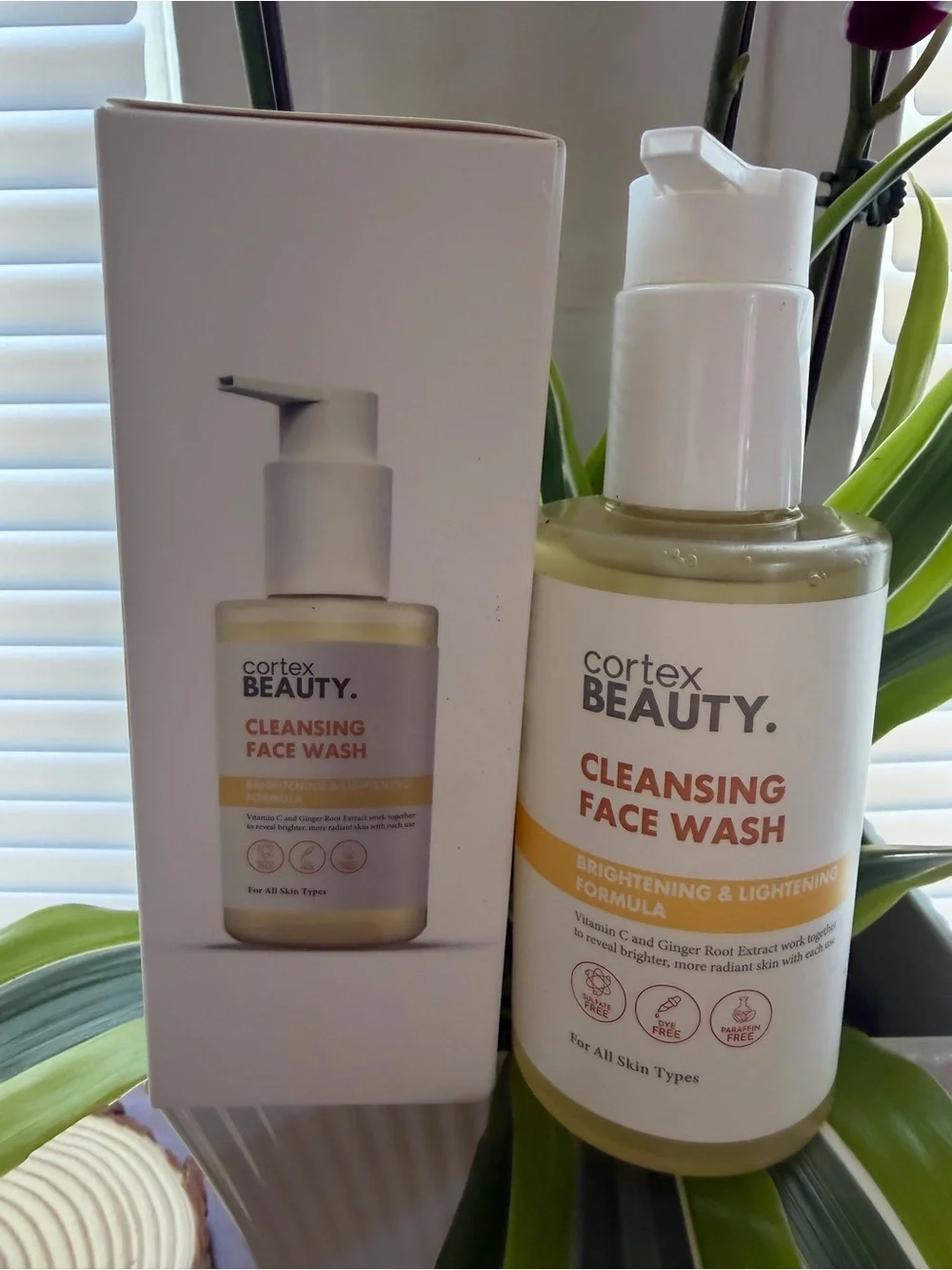 Brightening & Lightening Cleansing Face Wash - White/Yellow